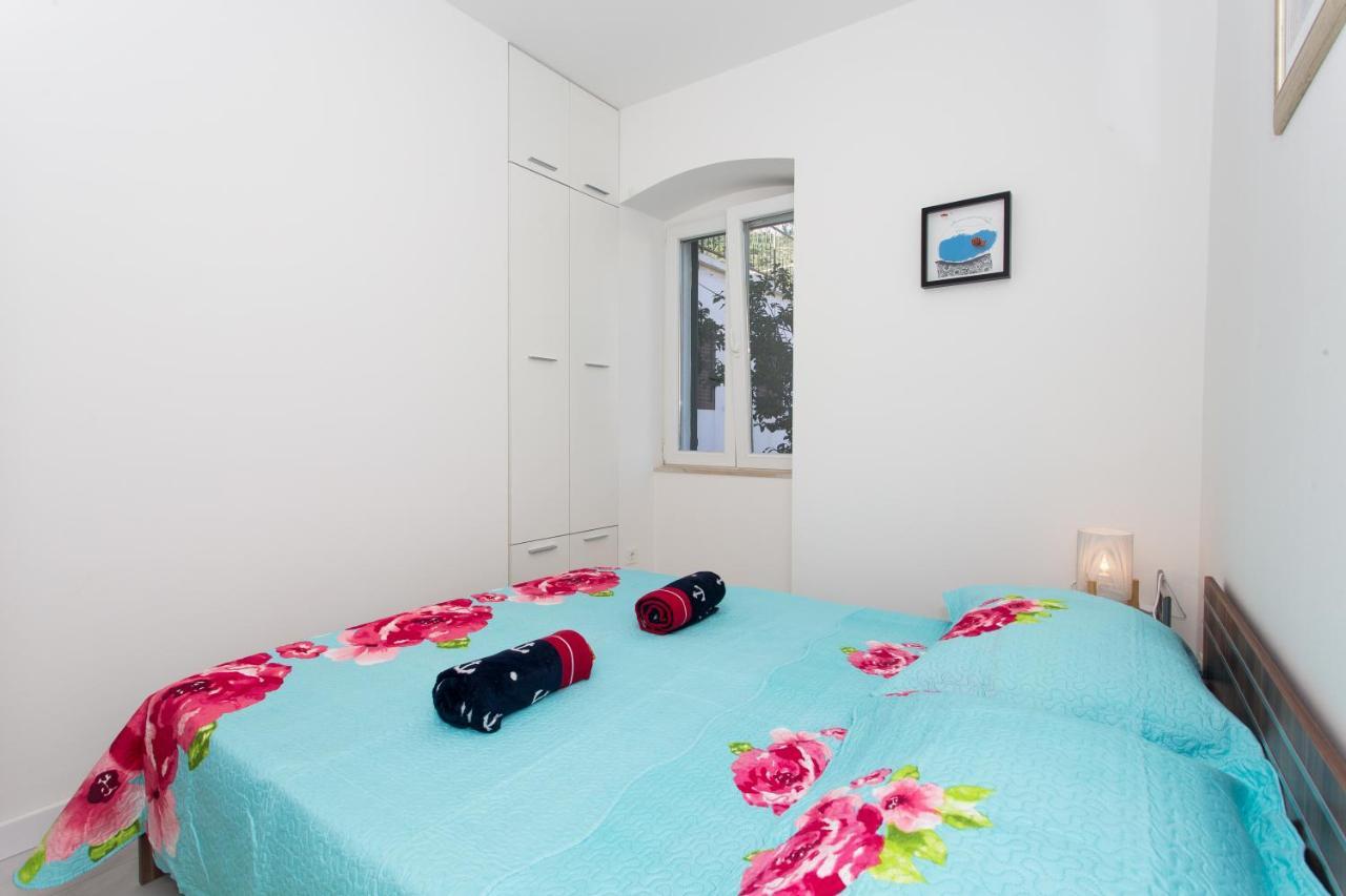 Renco Apartment